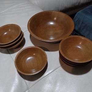 Hellerware 10 piece walnut wood bowls salad bowl & tongs.